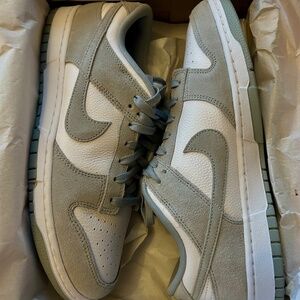 Nike dunk lows grey and white with great style!